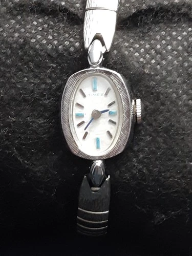 Working vintage Mechanical Timex Woman's Wind Up Watch 14mm Oval White Dial 5.9"