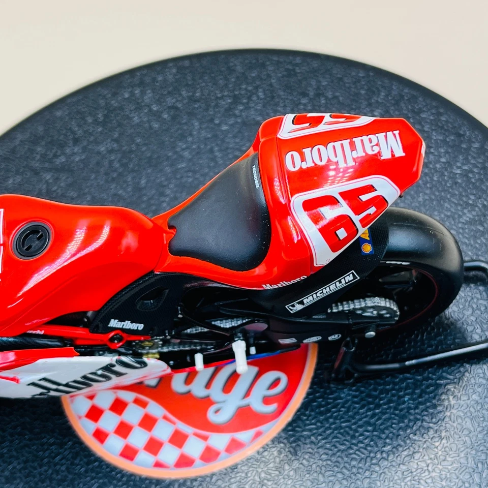 MINICHAMPS 1/12 Ducati Desmosedici L. Capilrossi MotoGP '03 Marllboro 122031465 - Image 4 of 4