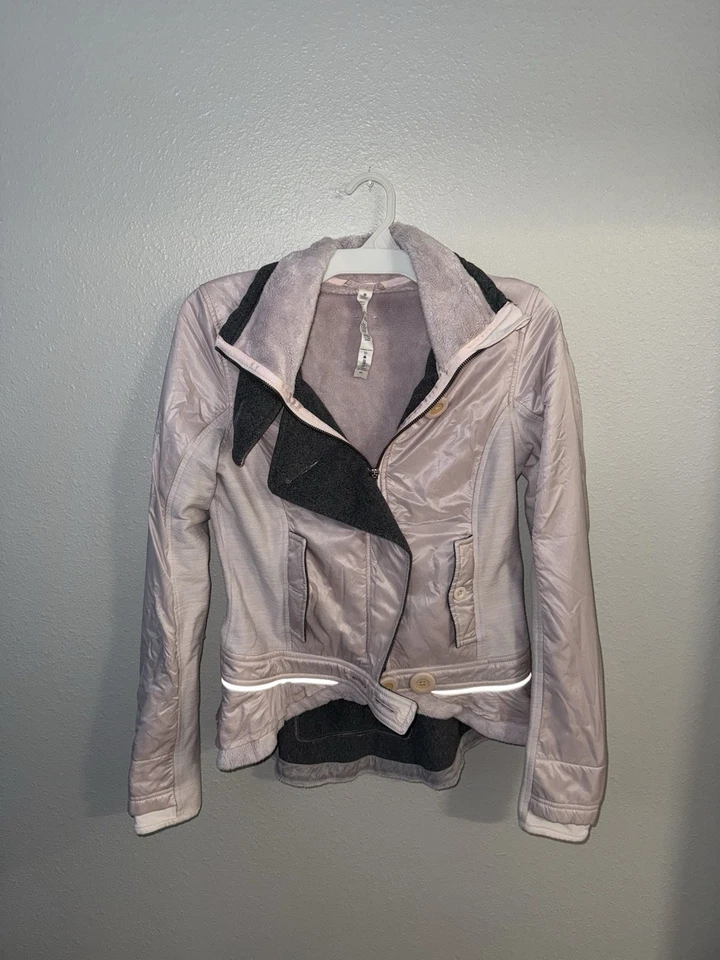 Женская куртка Lululemon Pedal Power Jacket Neutral Blush размер 6 - Изображение 2 из 4