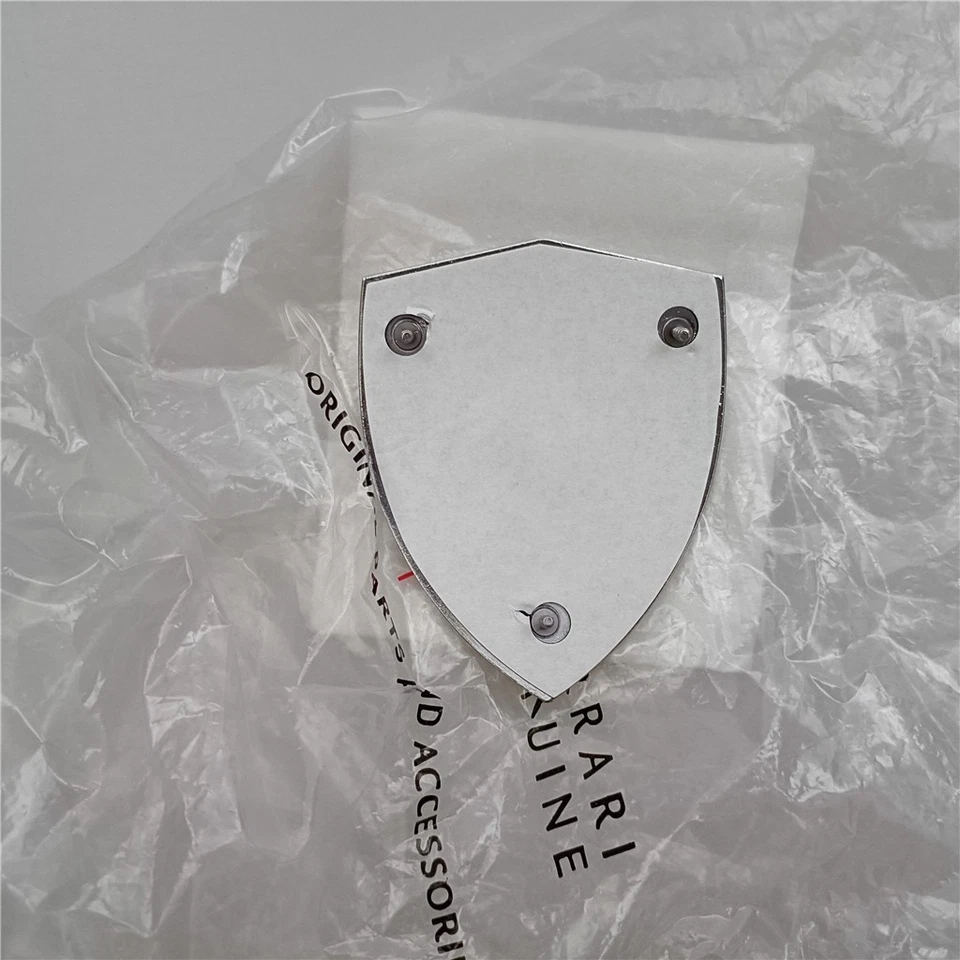 Ferrari 458 Italia Spider Speciale guardabarros escudo insignia emblema 82746100 Foto 4 de 4