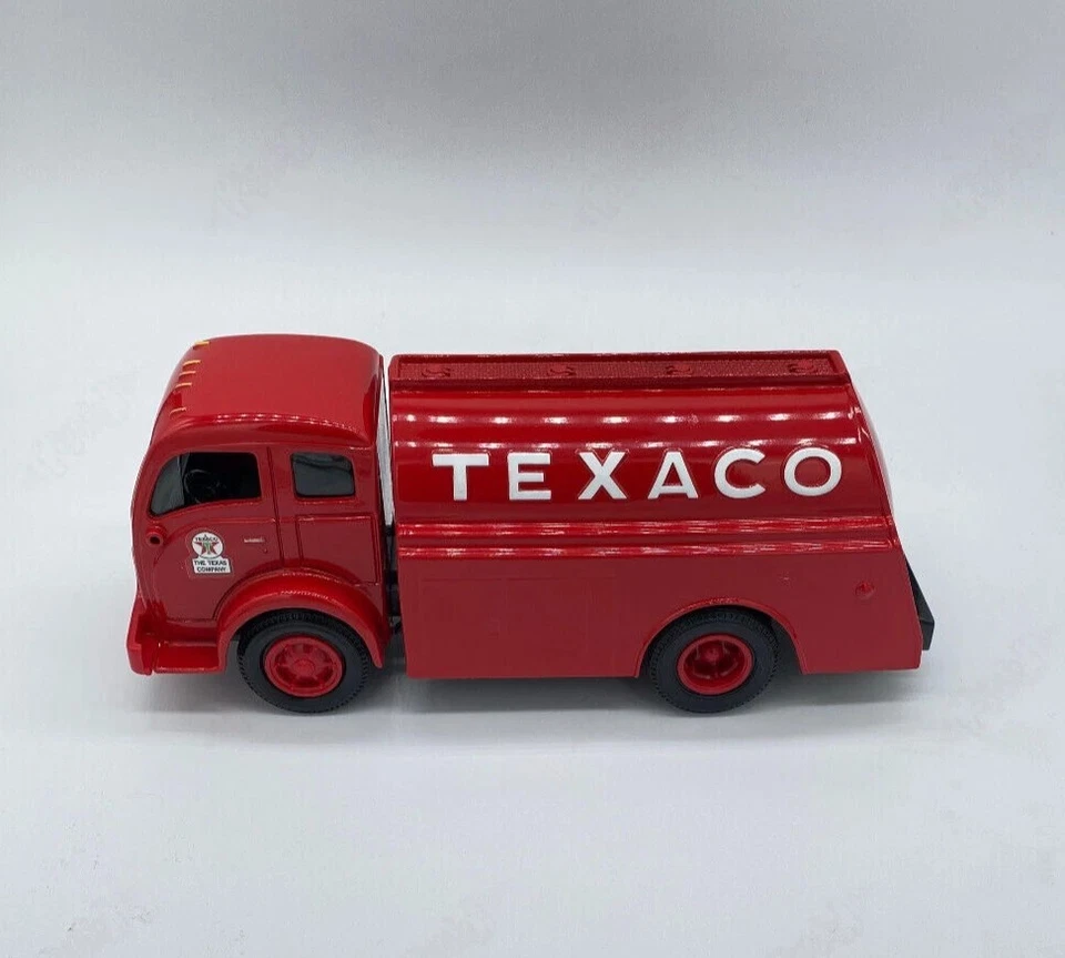 Texaco 1949 White Tilt Cab Tank Truck 1/32 Die Cast Model Bank ERTL #1586 - Image 3 of 4