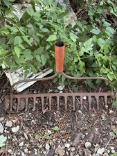 Old 14 Tine Iron Metal Rake Head Red Handle Rustic Primitive Farm Garden Tool