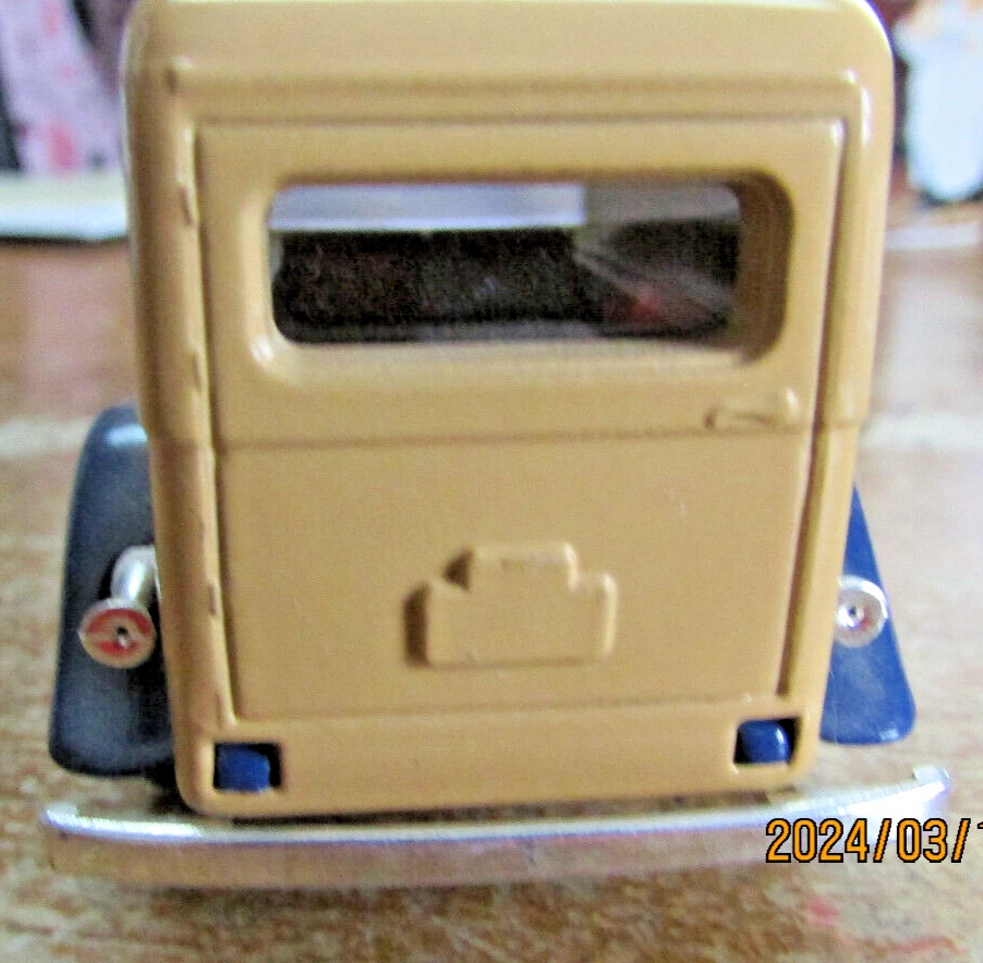 Solido Cadillac V-16  1931 Old Sedan Advertising Delivery Van - Image 2 of 4