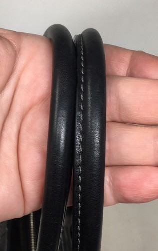 Bolso de mano Coach Hampton grande para mujer de cuero negro con cinturón F08A71 usado en excelente estado - Imagen 8 de 10