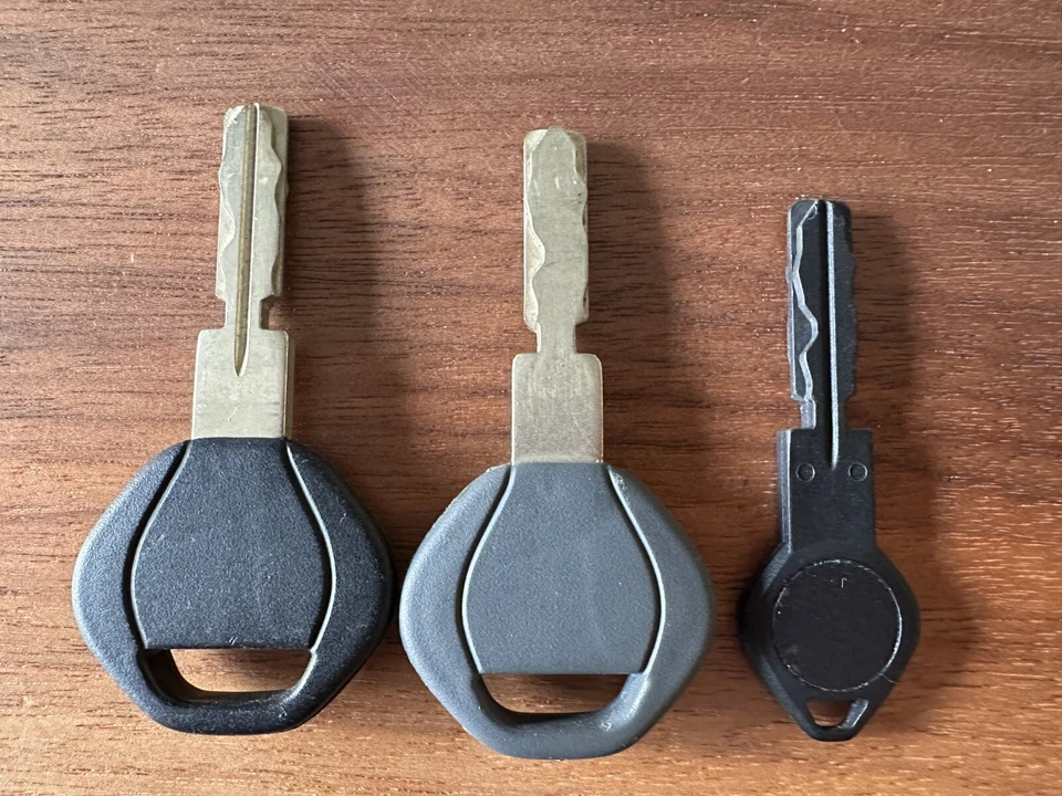 Juego de 3 llaves de coche BMW 1996 1997 1998 BMW E36 serie 3 de 1996 BMW 318i Foto 2 de 3