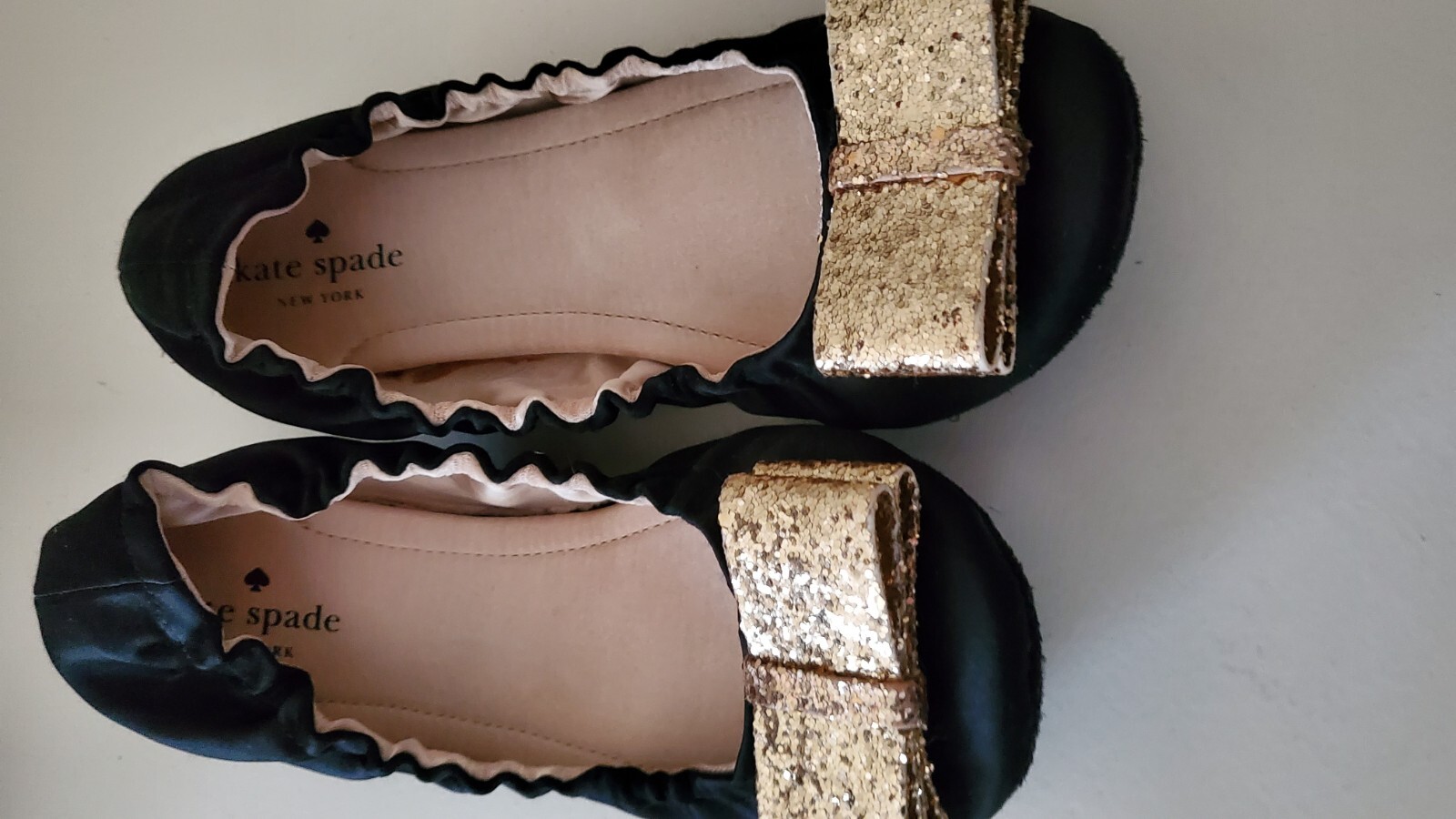 PANTOFOLA D’ORO Scarpe Kate Spade pantofole scarpe balletto oro nero fiocco scintillante US 6
