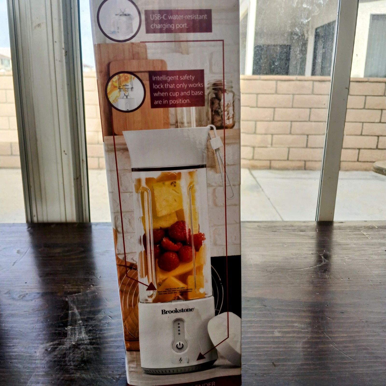 Brookstone 500mL BPA-Free Portable Compact Blender White New Sealed