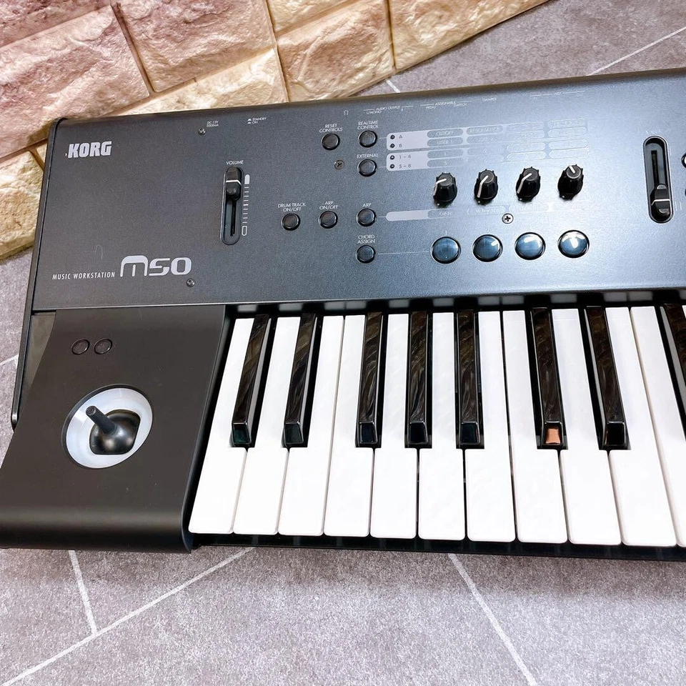 KORG M50 61 Key Synthesizer Workstation keyboard Music Instruments Fully Working - Image 4 of 4