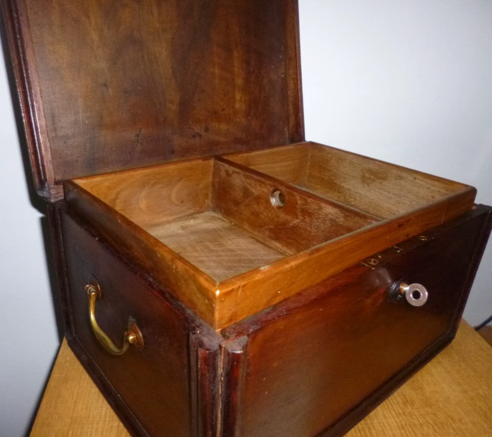 Ancienne Grande Boîte coffre en bois, couture, ou autre,  déb. XXe - Photo 4/4