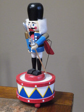 Vtg Nutcracker Sankyo Music Box Wooden Soldier Toy Arm & Mouth Move To Music
