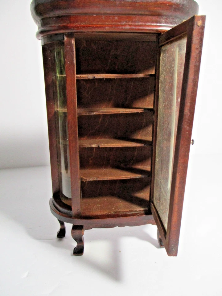 Деревянная витрина с дверью для кукольного домика в викторианском стиле. Смотрите фотографии - Изображение 2 из 4