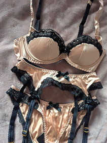 New Agent Provocateur Amelea Nude Pink Black Lace 3 Piece Set 32C 2