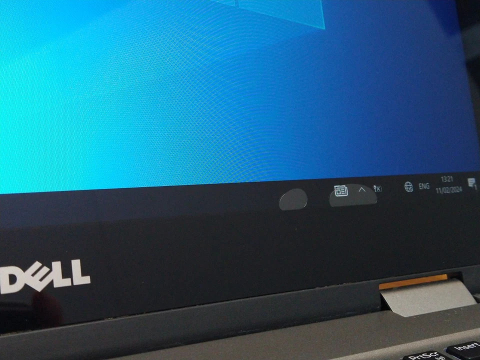 Dell Inspiron P58F i5-7200U 8GB RAM 256GB *BUBBLES ON SCREEN* - Image 4 of 4