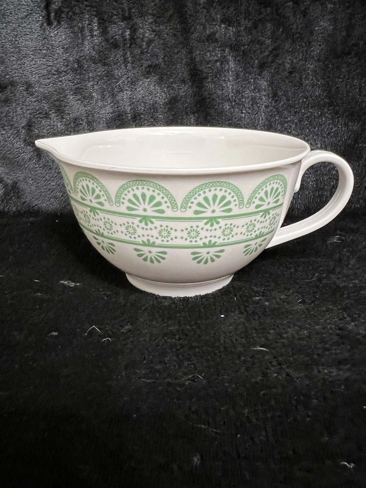 Pioneer Women Two Cup Melamine Measuring Cup Clara Green Spout Handle NWOT