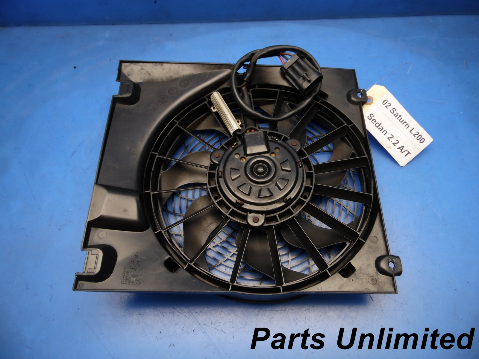 01-05 Saturn L Series L200 OEM radiator cooling fan motor assembly 