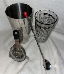 Cocktail Mixer Vintage Mixologist Set Drinks Barware Kit USA 4 PIECE
