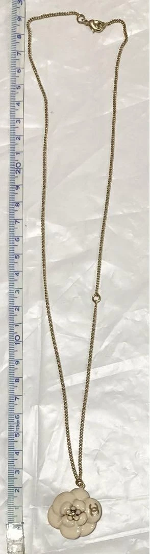 Collana CHANEL rara camelia bambino rosa