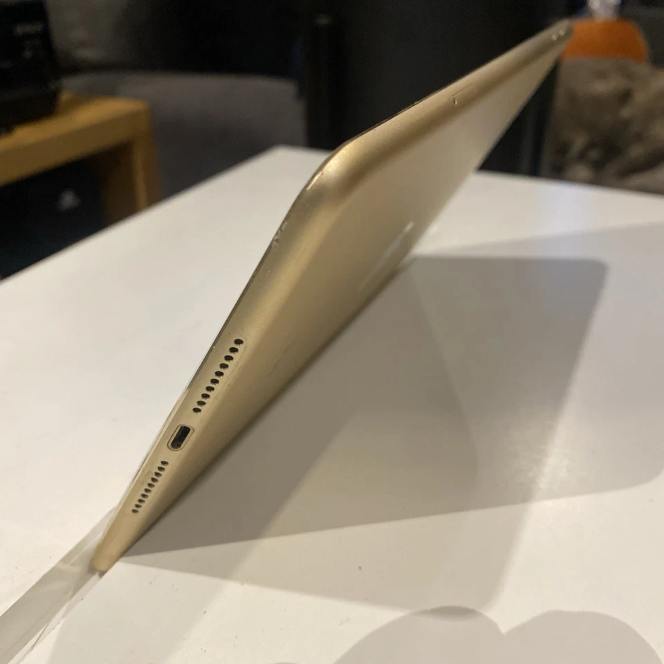 Apple iPad Mini 4th Gen In Rose Gold Bundle Screen Protector & Green JETech Case - Image 3 of 4