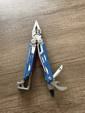 LEATHERMAN SIGNAL MULTI-TOOL, 19 TOOLS, BLUE