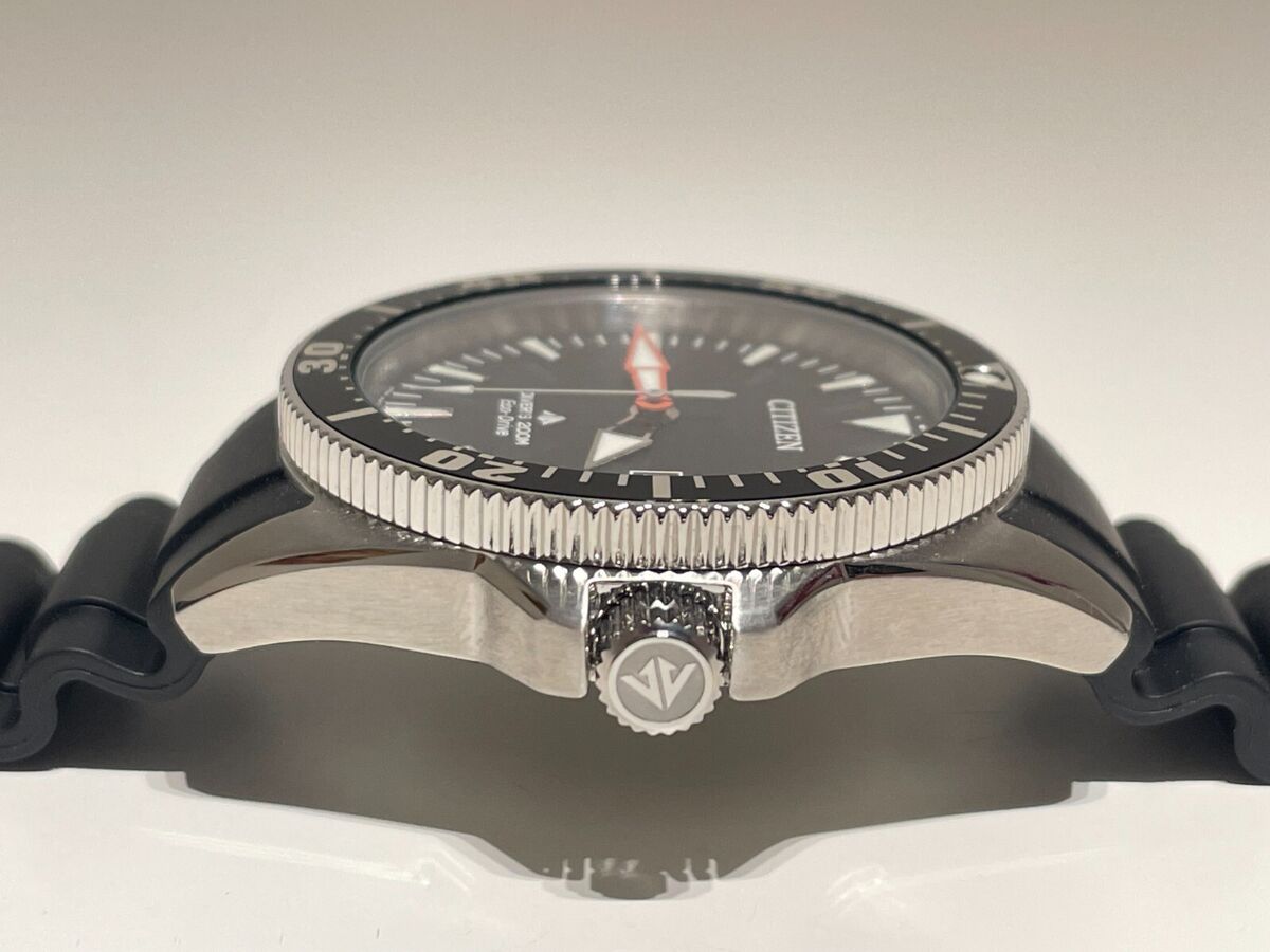 NOS DIVER 200M MEN'S QUARTZ WATCH NOS DIVER 200M MEN'S QUARTZ WATCH