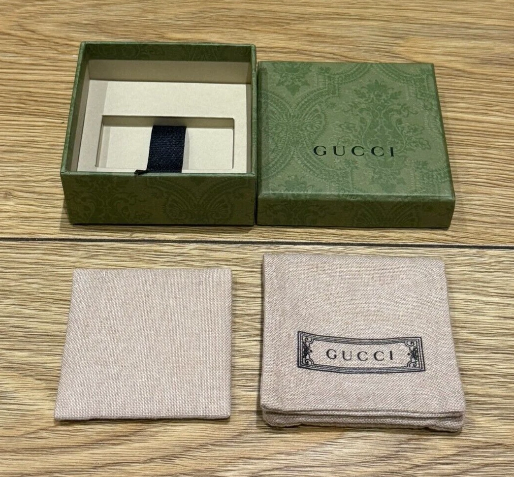Véritable petite boîte de collier pendentif bijoux Gucci originale avec pochette et plateau