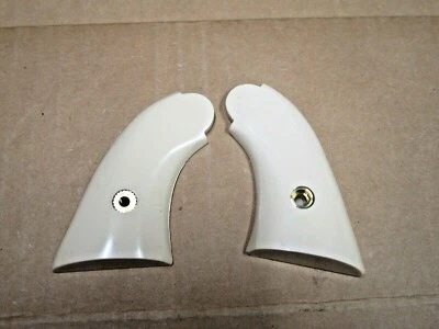 CVA ASM CONNECTICUT VALLEY ARMS CVA ASM Made in Italy 31 Caliber Pocket Remington Plastic Ivory Grips (Unused)