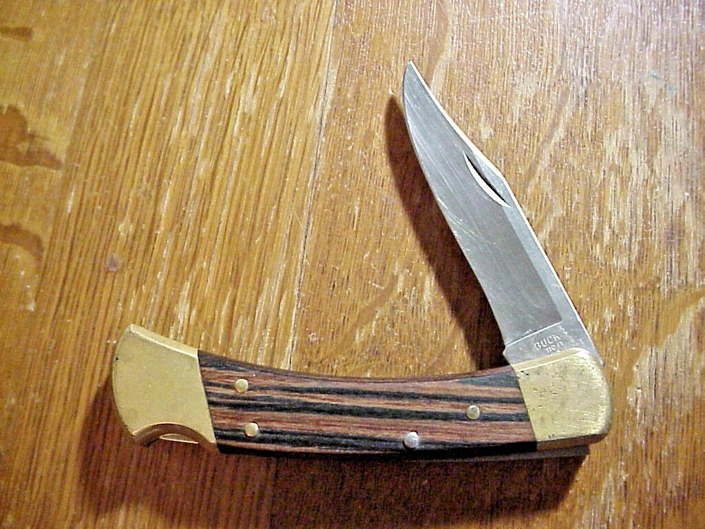 BUCK 110 U.S.A. Vintage LOCK BACK FOLDING KNIFE with Striped BUCK 110 U.S.A. Vintage LOCK BACK FOLDING KNIFE with Striped