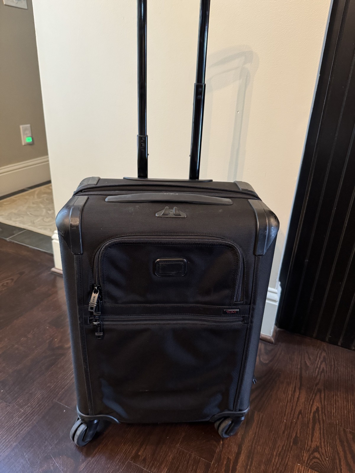 TUMI Alpha 2 Expandable Black Spinner Ballistic Nylon 4 Wheel Carry On