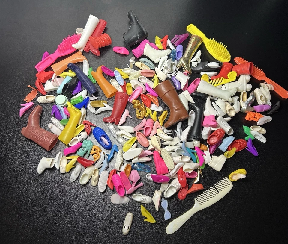 De colección a AHORA~ Barbie Ken & Friends ~BOTAS Y ZAPATOS Lote D~ Pares Individuales DAÑADOS Foto 4 de 4