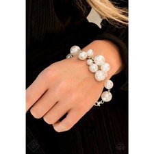 Paparazzi  Girls In Pearls - White Bracelet