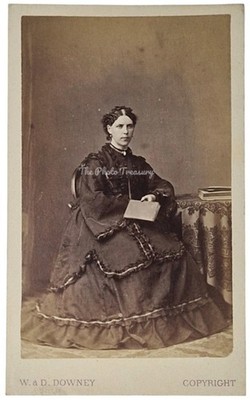 CDV NEWCASTLE HÜBSCHE DAME NAMENS MRS GEORGE THOMPSON GENEALOGIE ANTIK VON DOWNEY
