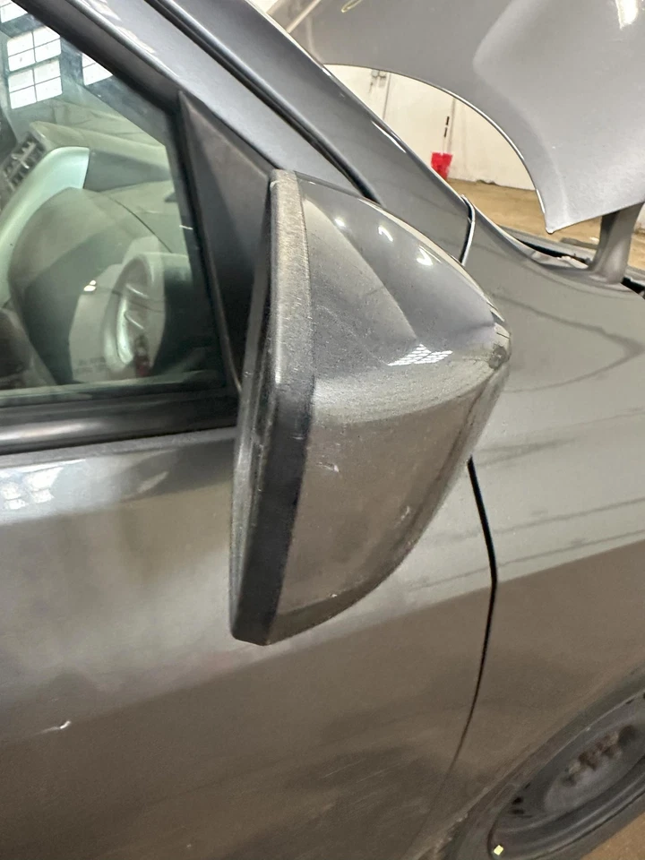 Espejo retrovisor derecho usado se adapta a: Nissan Versa Power SDN 2016 sin plataforma de intermitentes Foto 2 de 4