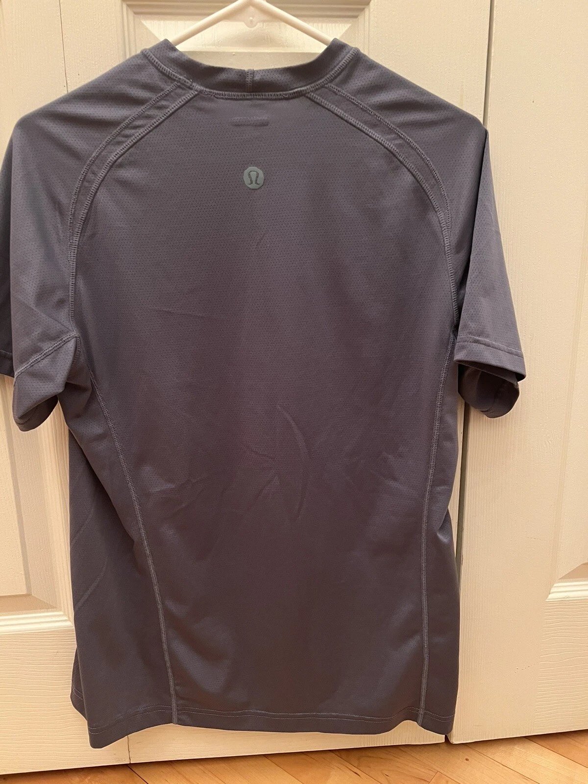 Lululemon Silverescent Wet Dry Warm Mens Blue T- Shirt Short Sleeve Size Small
