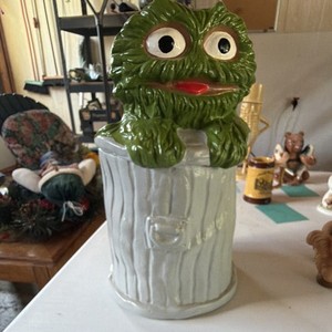 Oscar the Grouch Ceramic & Porcelain Cookie Jar w/ Lid, Green/White 10.5" H