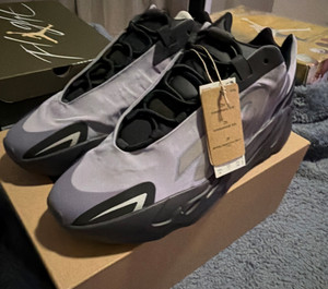 adidas gazelle silver green womens adidas Yeezy Boost 700 MNVN Laceless Analog – Court Order