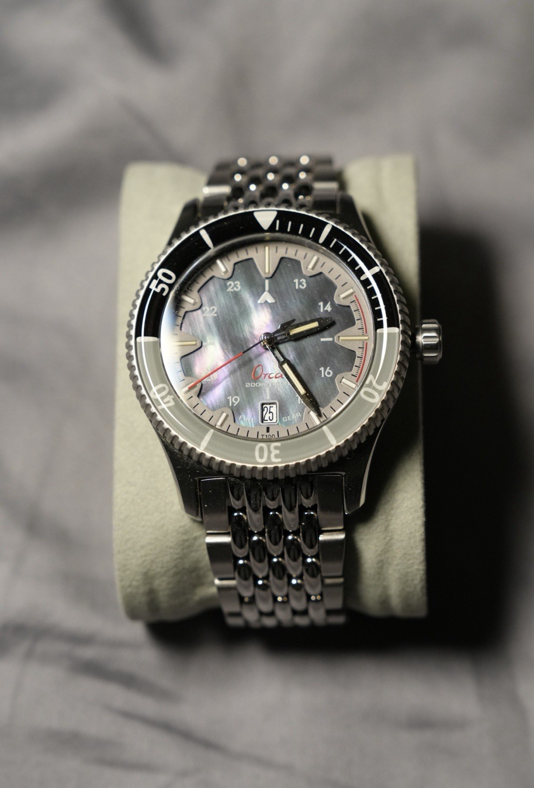 Orca 200m Diver Wristwatch Date Metal Bracelet Black/Silver Bezel MOP Dial