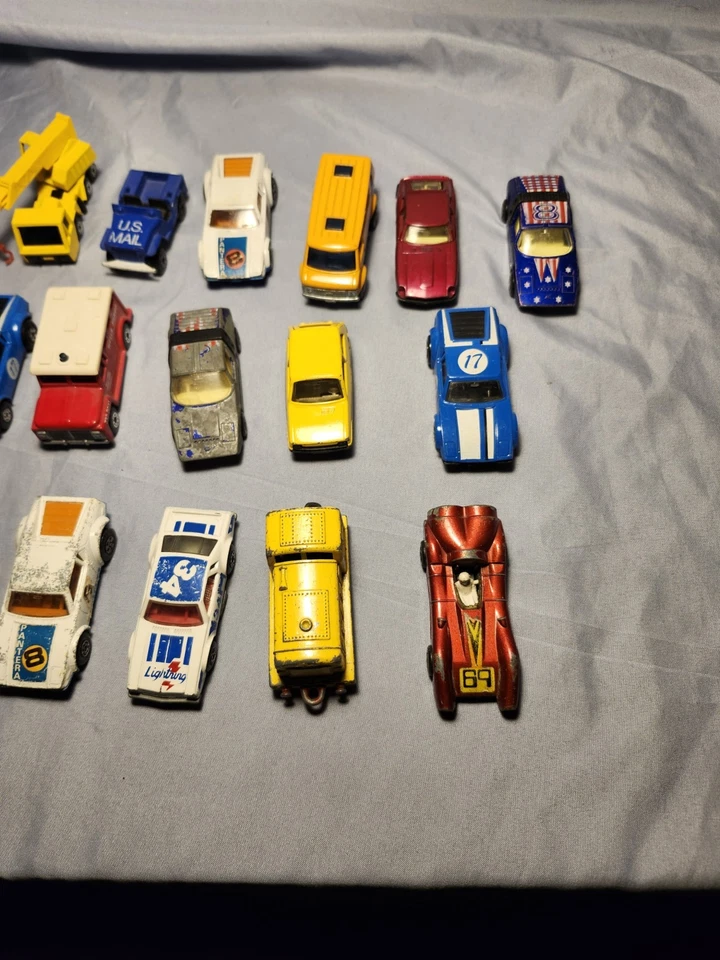 Lote de 17 coches diecast Hot Wheels vintage años 70 y 80 sueltos Foto 4 de 4