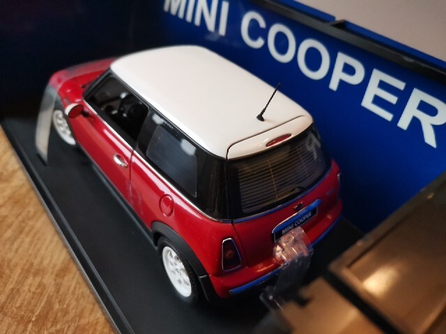 AUTOart MINI COOPER 1/18 レッド/ホワイト　オートアート 1:18 BMW Mini Cooper Red Autoart | eBay