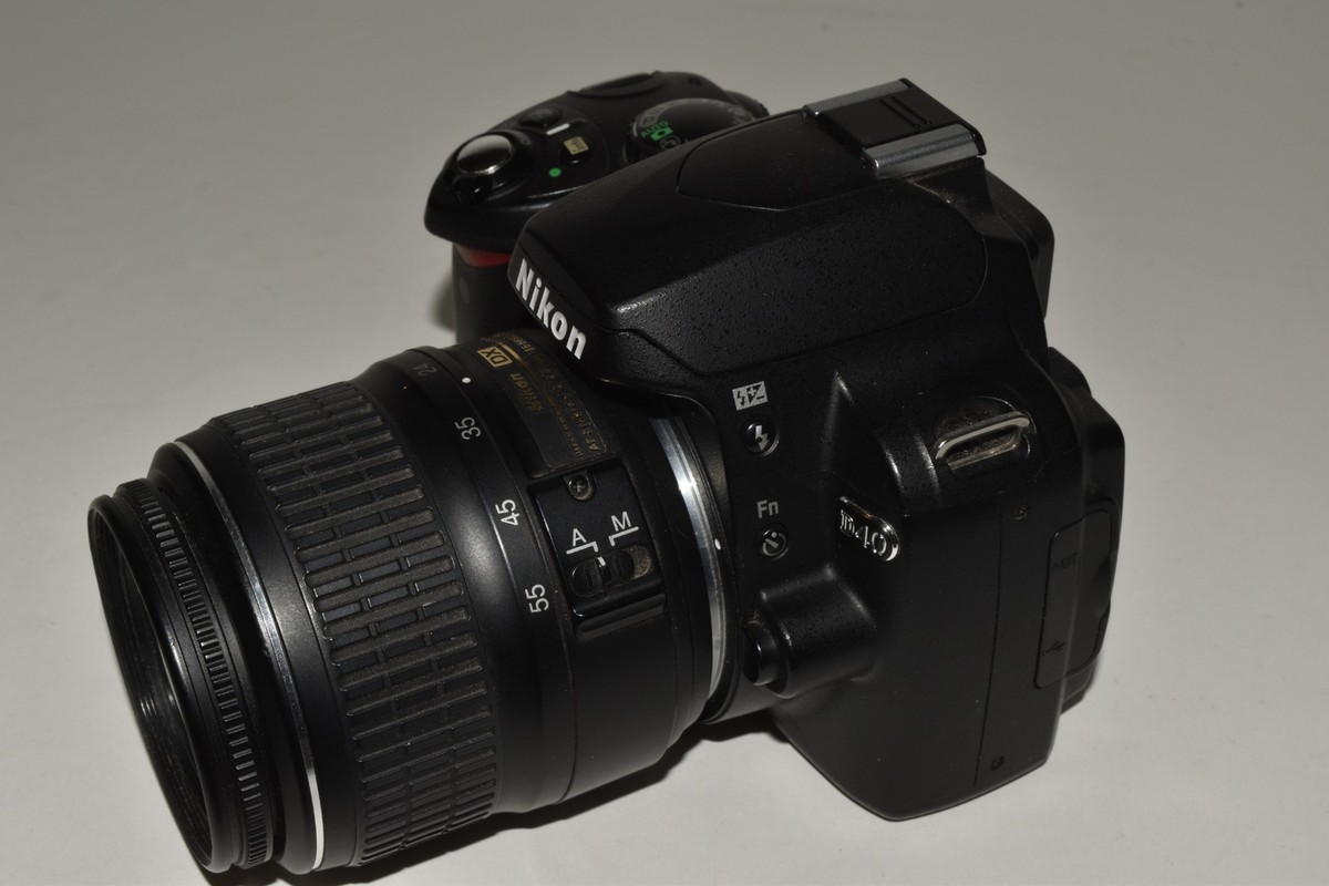NIKON D40 DIGITAL CAMERA 6.1MP w/ AF-S DX NIKKOR ED 18-55MM 1:3.5