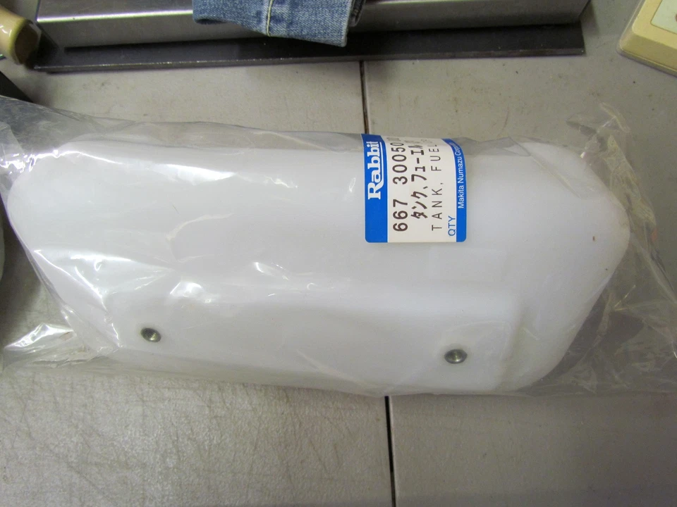 NUEVO TANQUE DE GASOLINA ORIGINAL ROBIN MAKITA RABBIT 667 30050 00  Foto 3 de 3
