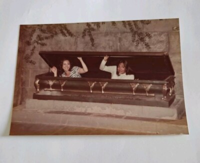 1975 Two Brunette Women Smiling Posing In Coffin Dark Humor 3x5 Vintage Photo