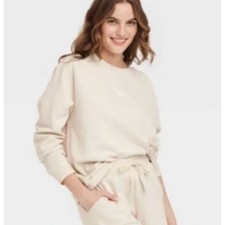 NWT Women's Fleece Sweatshirt Crew Neck Size Medium Colsie Cream Weekend Mood