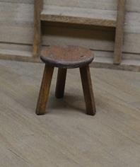 MINIATURE DOLLHOUSE 1:12 SCALE MILKING STOOL BY SIR THOMAS THUMB - 711