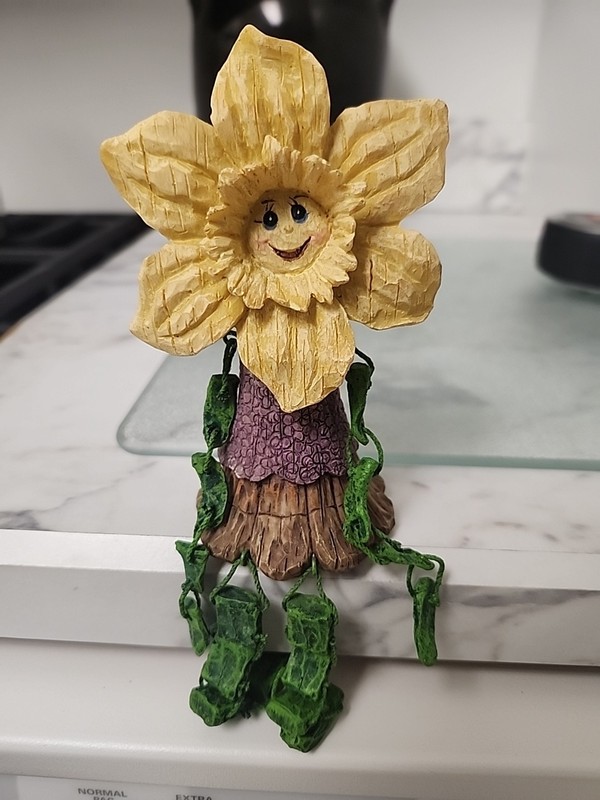 Vintage Anthropomorphic Smiling DaffodilsFlower Shelf Sitter Resin Jointed