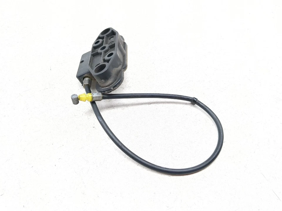 01-03 Cable de bloqueo de pestillo de asiento Suzuki GSXR 600 750 Foto 4 de 4