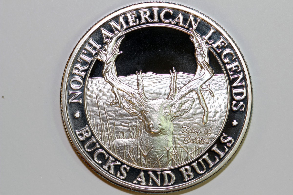 One North America Legends Bucks & Bulls 1oz 999 Fine Silver Round