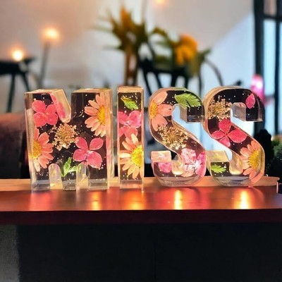 Buchstaben aus gepresstem Blumenharz mit LED-Licht, florales Nachtlicht aus U3A5