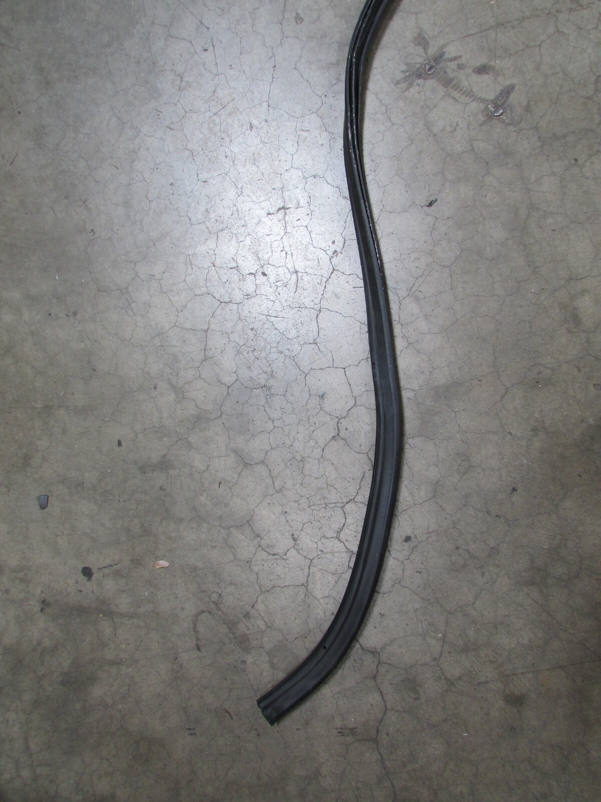Ferrari California T, Trunk Rubber Weather Strip Molding, Used, P/N 85156500
