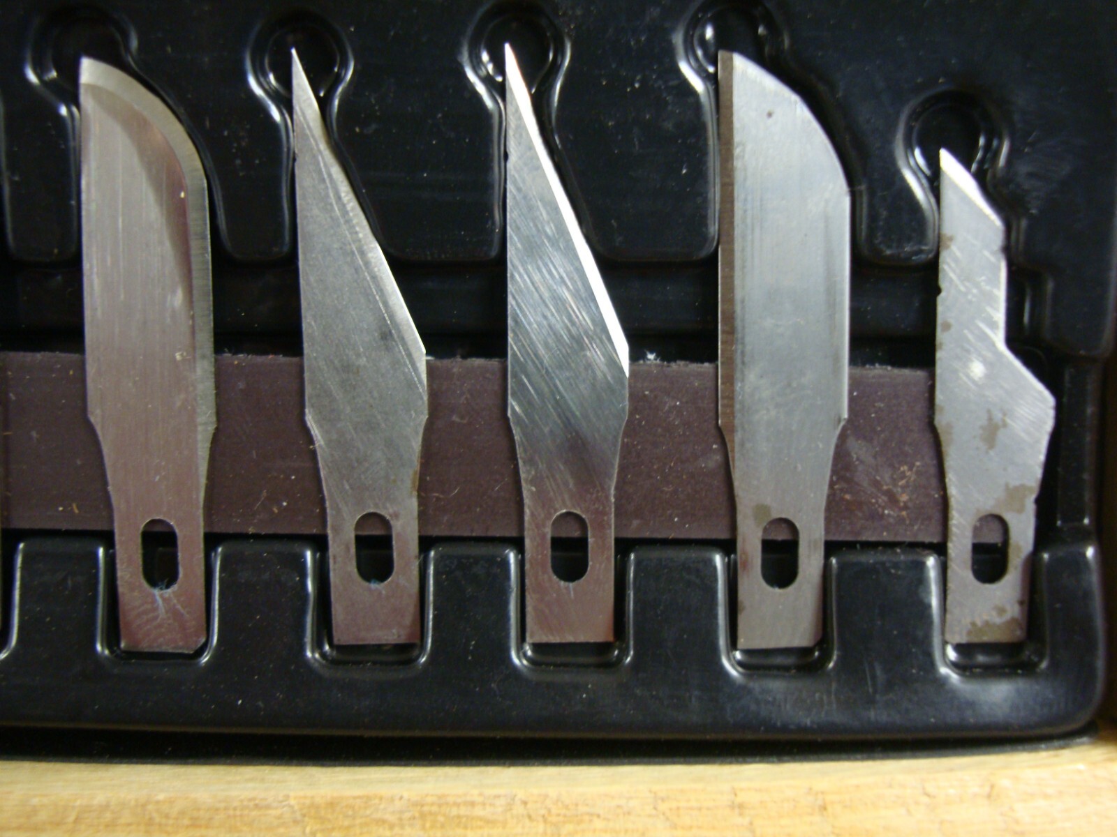 XACTO Basic Knife Set in wood storage case. 3 handles, 13 blades. Very