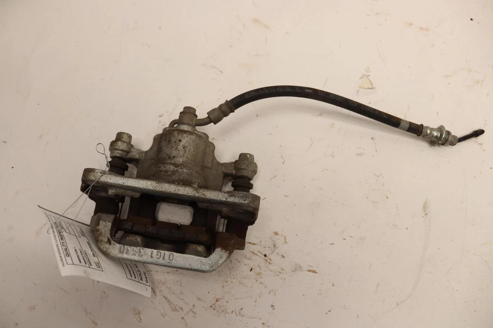 Pinza de freno trasera izquierda Nissan Altima SR 2019-2021 tracción delantera con manguera OEM Foto 2 de 3